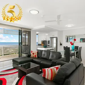 cairns-luxury-waterfront-apartment.queenslandhotels.net/